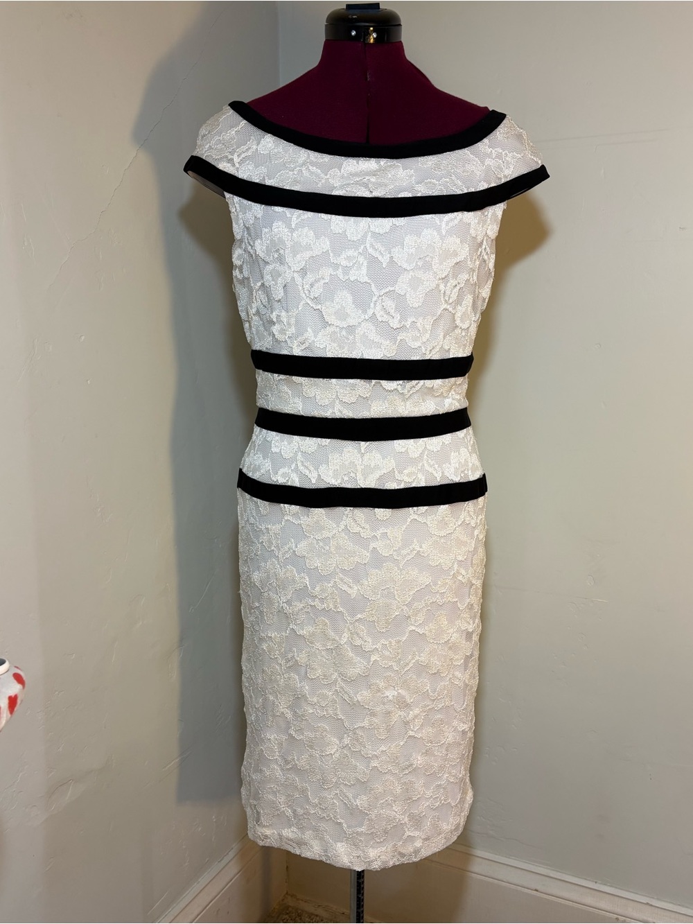 Black and White Mad Men style stretch lace dress vintage look size 14